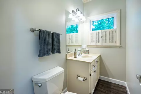 Bath - 3010 White Oak Ct, Lagrange, GA 30240 photo 1 of 7