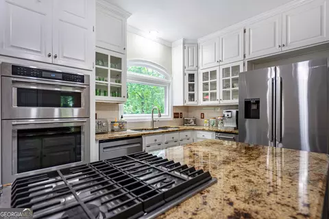 Kitchen - 3010 White Oak Ct, Lagrange, GA 30240 photo 2 of 3