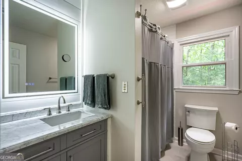 Bath - 3010 White Oak Ct, Lagrange, GA 30240 photo 6 of 7