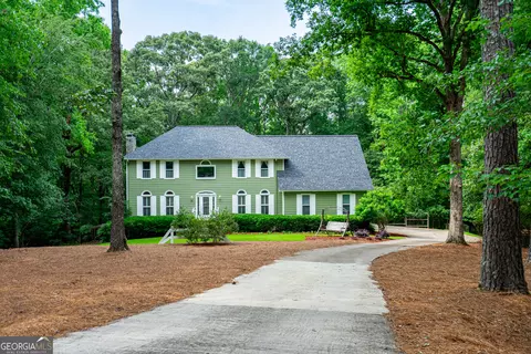 Exterior - 3010 White Oak Ct, Lagrange, GA 30240 photo 2 of 14