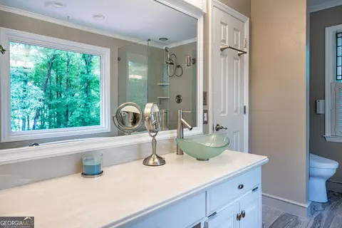 Bath - 3010 White Oak Ct, Lagrange, GA 30240 photo 2 of 7