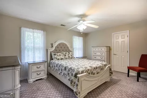 Bedroom - 3010 White Oak Ct, Lagrange, GA 30240 photo 4 of 5