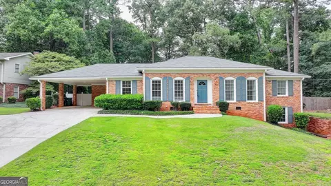 1744 Chateau Dr, Dunwoody, GA 30338