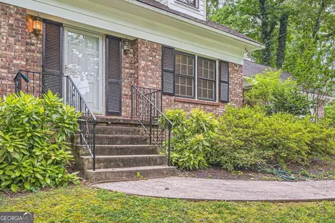 421 Fond Du Lac Dr, Stone Mountain, GA 30088