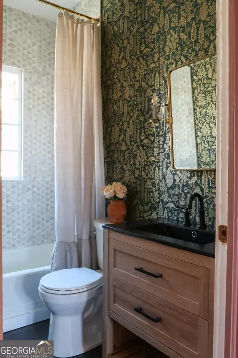 Bath - 218 E Marable St, Monroe, GA 30655 photo 1 of 2