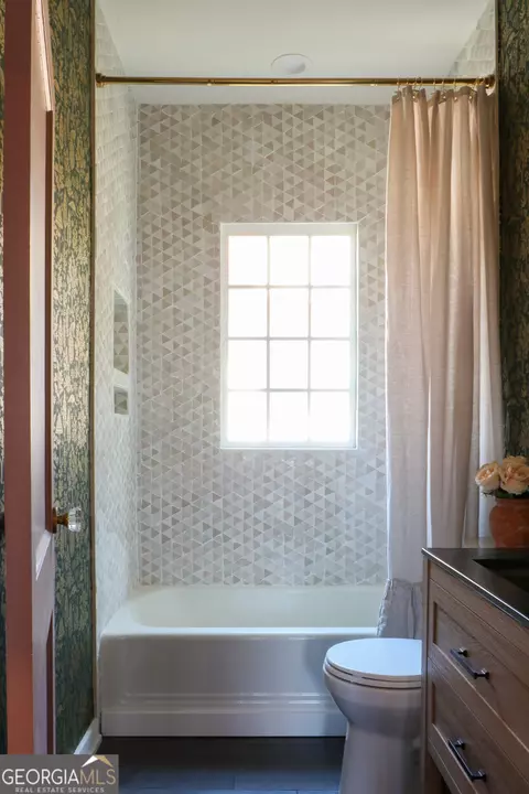 Bath - 218 E Marable St, Monroe, GA 30655 photo 2 of 2