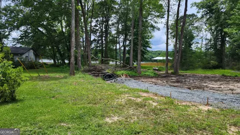 304 N Lake Dr, Perry, GA 31069