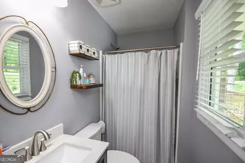 Bath - 120 Chambers Ave, Cornelia, GA 30531 photo 2 of 3