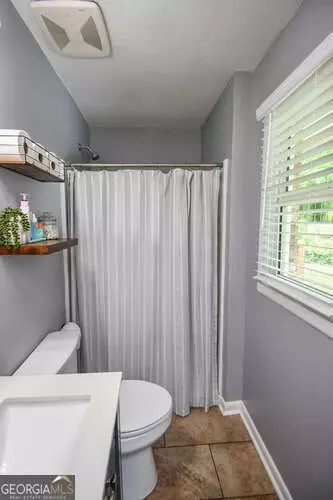 Bath - 120 Chambers Ave, Cornelia, GA 30531 photo 1 of 3