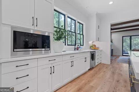 Kitchen - 751 Bacon St, Madison, GA 30650 photo 6 of 9