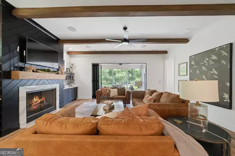 Living - 751 Bacon St, Madison, GA 30650 photo 3 of 8