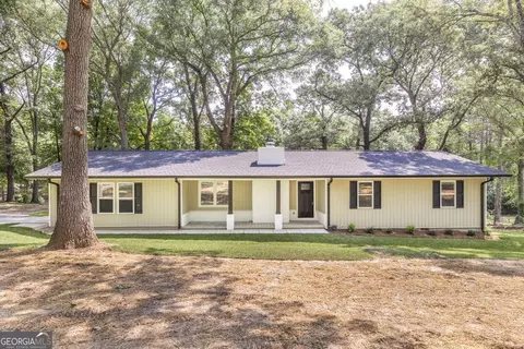 1017 Oak Ridge Dr, Byron, GA 31008