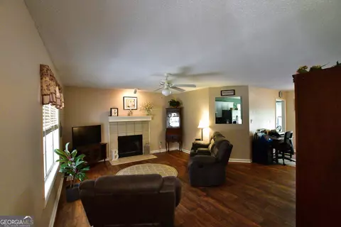 Living - 150 Whitaker Rd, Lagrange, GA 30240 photo 1 of 2
