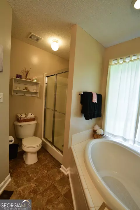 Bath - 150 Whitaker Rd, Lagrange, GA 30240 photo 4 of 6