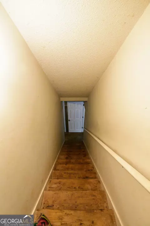 Entry Way - 150 Whitaker Rd, Lagrange, GA 30240 photo 2 of 2