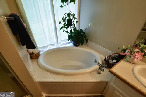 Bath - 150 Whitaker Rd, Lagrange, GA 30240 photo 3 of 6