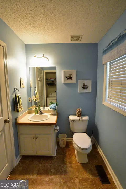 Bath - 150 Whitaker Rd, Lagrange, GA 30240 photo 1 of 6
