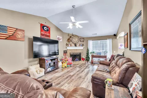 835 Custom Ln, Winder, GA 30680 photo 6