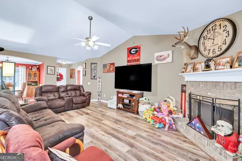 835 Custom Ln, Winder, GA 30680 photo 8