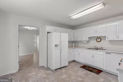 Kitchen - 225 Chinns Way, Hampton, GA 30228 photo 1 of 2
