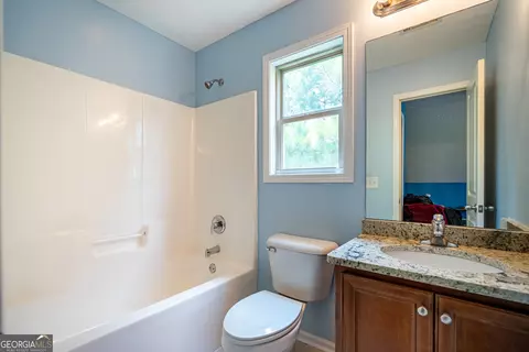 Bath - 125 Edgemont Ct, Lagrange, GA 30240 photo 4 of 4