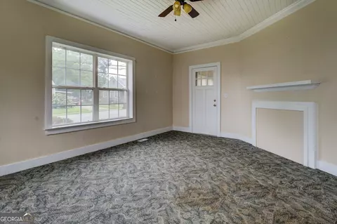 Living - 6 Mill St, Jackson, GA 30233 photo 4 of 6