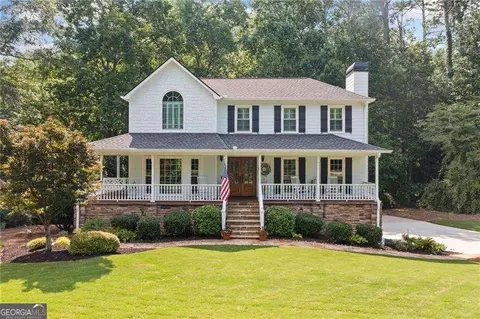 226 Nacoochee Dr, Woodstock, GA 30188