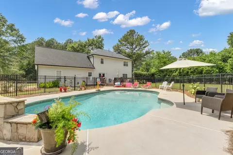 Exterior - 140 Laurel Lake Rd, Tyrone, GA 30290 photo 7 of 10