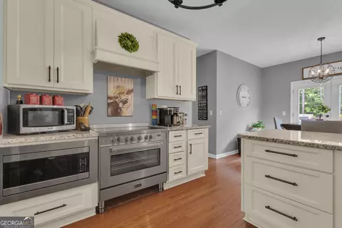 Kitchen - 140 Laurel Lake Rd, Tyrone, GA 30290 photo 2 of 6