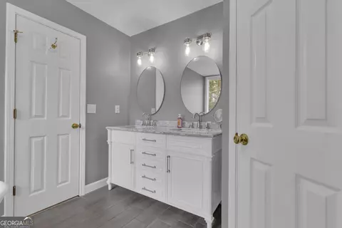 Bath - 140 Laurel Lake Rd, Tyrone, GA 30290 photo 3 of 6