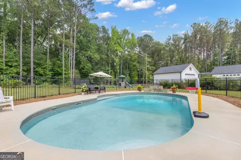 Exterior - 140 Laurel Lake Rd, Tyrone, GA 30290 photo 8 of 10