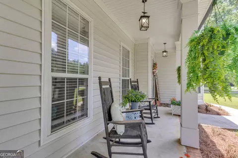 Exterior - 140 Laurel Lake Rd, Tyrone, GA 30290 photo 3 of 10
