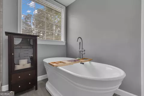 Bath - 140 Laurel Lake Rd, Tyrone, GA 30290 photo 4 of 6