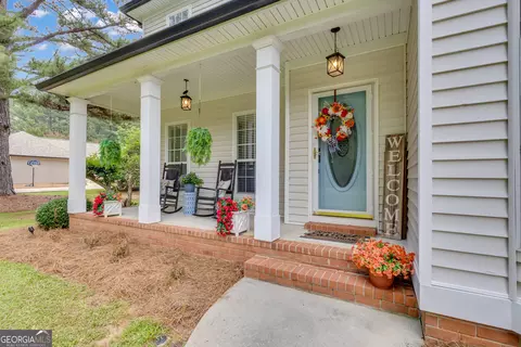 Exterior - 140 Laurel Lake Rd, Tyrone, GA 30290 photo 2 of 10