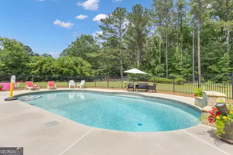 Exterior - 140 Laurel Lake Rd, Tyrone, GA 30290 photo 6 of 10