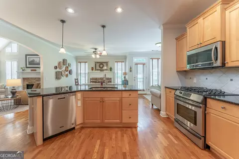 Kitchen - 300 Brackin Trce, Grayson, GA 30017 photo 4 of 4
