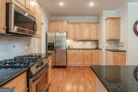 Kitchen - 300 Brackin Trce, Grayson, GA 30017 photo 3 of 4