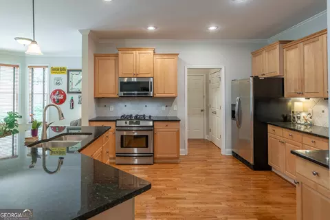 Kitchen - 300 Brackin Trce, Grayson, GA 30017 photo 2 of 4