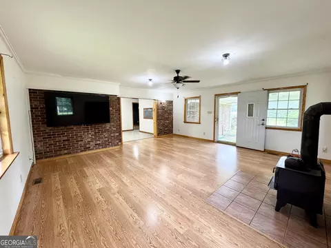 Living - 565 Thomson Rd, Washington, GA 30673 photo 2 of 6