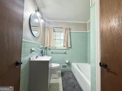 Bath - 565 Thomson Rd, Washington, GA 30673 photo 1 of 2