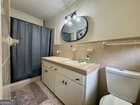Bath - 565 Thomson Rd, Washington, GA 30673 photo 2 of 2