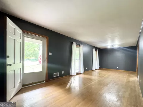 Living - 565 Thomson Rd, Washington, GA 30673 photo 6 of 6