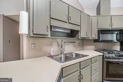 Kitchen - 113 Caldwell Dr, Hampton, GA 30228 photo 4 of 4