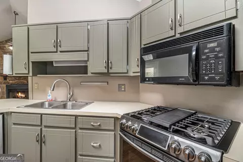 Kitchen - 113 Caldwell Dr, Hampton, GA 30228 photo 3 of 4