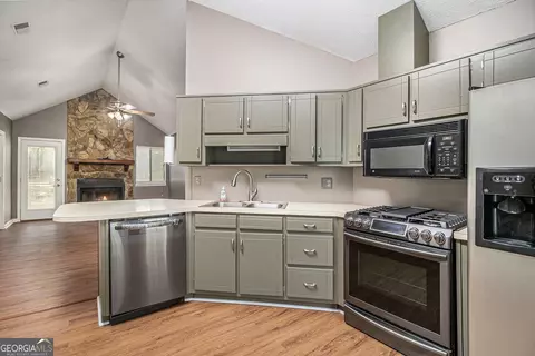 Kitchen - 113 Caldwell Dr, Hampton, GA 30228 photo 2 of 4