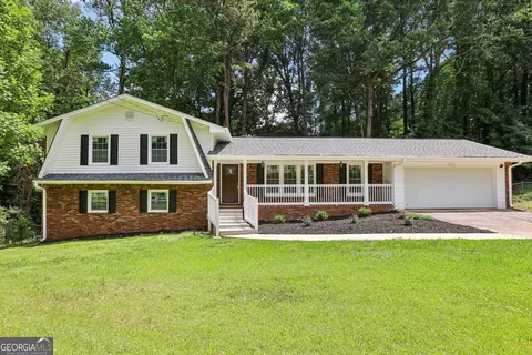6000 Malibu Dr, Morrow, GA 30260
