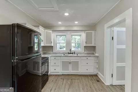 Kitchen - 283 Easy St, Toccoa, GA 30577 photo 1 of 2