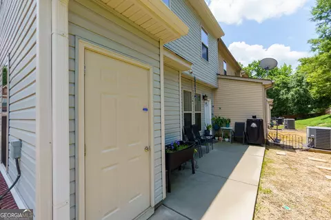 Exterior - 2968 Oshields Ct SW, Marietta, GA 30060 photo 10 of 11