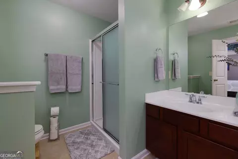 Bath - 2968 Oshields Ct SW, Marietta, GA 30060 photo 2 of 4