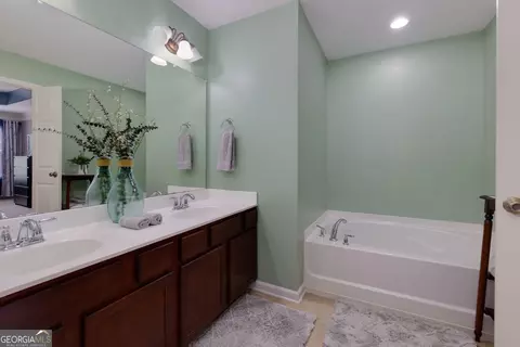 Bath - 2968 Oshields Ct SW, Marietta, GA 30060 photo 1 of 4